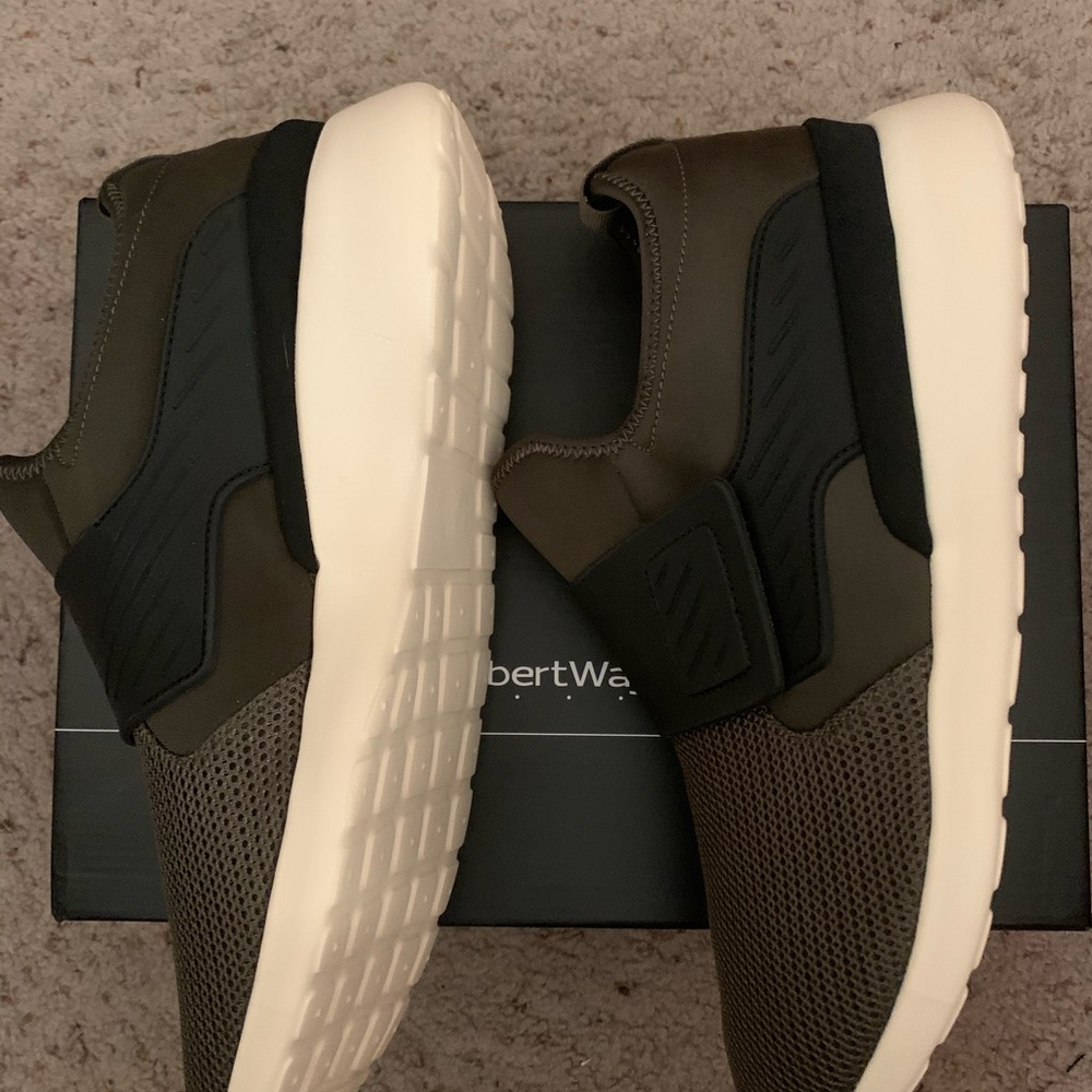 Sneakers - Picture 5 of 5